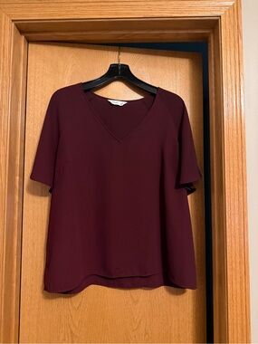 Nine West V-Neck Short Sleeve Blouse in Burgundy